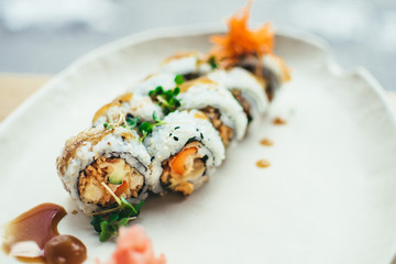 Vegan tempura sushi