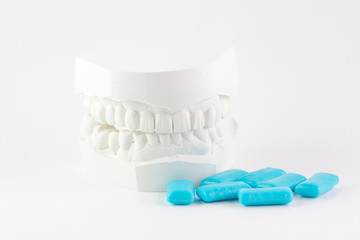 Fototapeta na wymiar Chewing-gum e impronta dentale