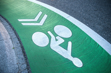 détail piste cyclable en ville