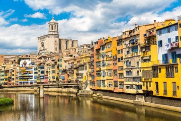 Fototapeta na wymiar Colorful houses in Girona
