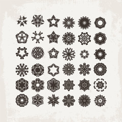 Obraz premium Set of ornate vector mandala symbols. Mehndi lace tattoo. Oriental weave.