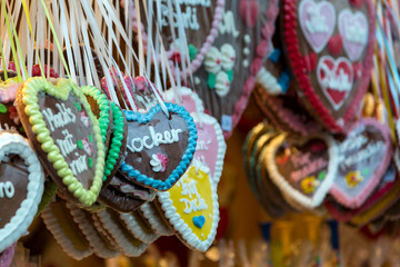 Lebkuchenherzen auf dem Jahrmarkt