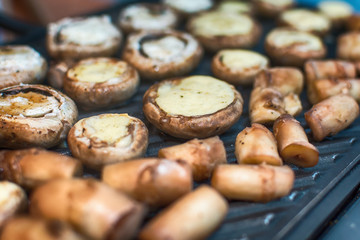 champignons mushrooms on grill