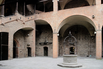 Italy, Bologna King Enzo palace courtyard © juriskraulis