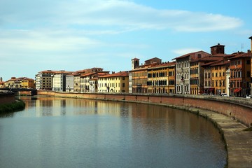 Fototapeta na wymiar Rzeka Arno - Piza, Toskania, Włochy