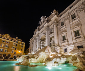 Obraz na płótnie Canvas ancient Roman fountain at night