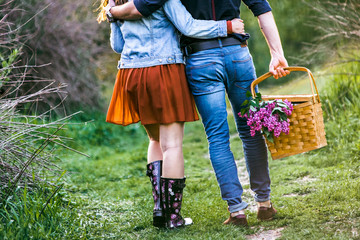 Fototapeta premium couple with picnic basket.