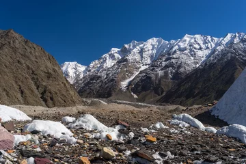 Crédence de cuisine en verre imprimé Gasherbrum Paysage de montagne le long du chemin vers le camp de base K2, Pakistan