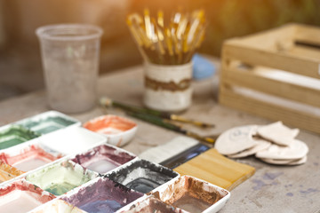 Equipment for arts used in the painting and fine art.