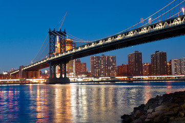 Fototapeta na wymiar Manhattan Bridge at night,