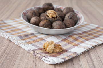 Whole walnuts and walnut kernels on table