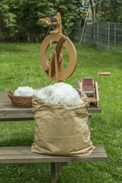 Preparing alpaca wool for hand spinning