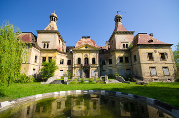 Fototapeta na wymiar Old ruined mansion, Poland