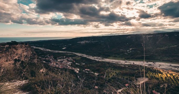 Time Lapse della Valle Calabrese tra le Montagne
