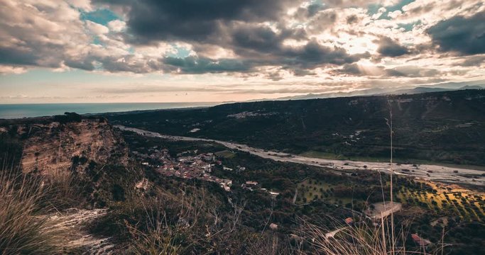 Time Lapse della Valle Calabrese tra le Montagne