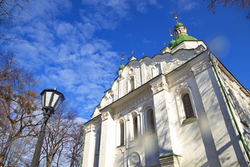 Fototapeta na wymiar Build St. Cyril's Monastery church and Cathedral, Kiev, Ukrainia