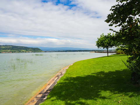 Cortaillod es una comuna suiza del cant&oacute;n de Neuch&acirc;tel, situada en el distrito de Boudry, a orillas del lago de Neuch&acirc;tel. Verano 2016