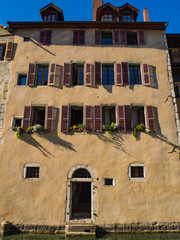 Annecy , localidad del departamento de Alta Saboya, en la región de Auvernia-Ródano-Alpes, Francia. Verano de 2016
