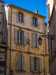 Fototapeta na wymiar visitando Arles en Francia, verano de 2016 