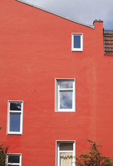 Fototapeta na wymiar Wohnhaus, Hausmauer, Fenster