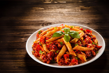 Penne with meat, tomato sauce and vegetables 
