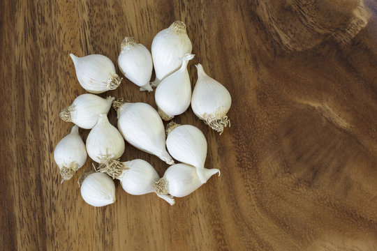 Solo garlic or pearl garlic
