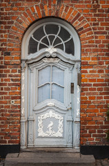 Obraz premium Vintage door in brick building