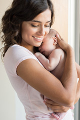 Obraz na płótnie Canvas Woman with newborn baby
