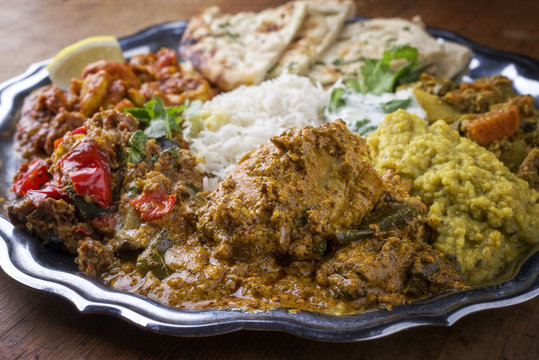 Indische Gerichte auf Thali