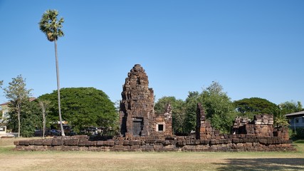 Obraz premium Side view of Prang Ku (ปรางค์กู่) in Chaiyaphum province, Thailand