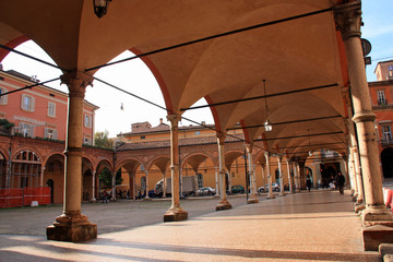 Galeries à colonnes à Bologne, Italie