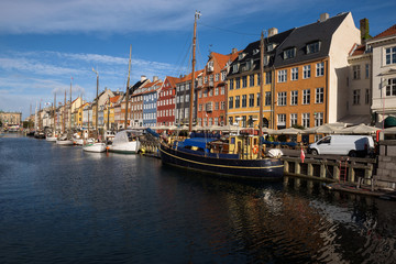 Fototapeta na wymiar Colorful houses at the canals of Nyhavn in Copenhagen, Denmark
