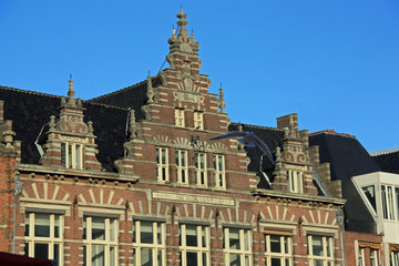 Fototapeta na wymiar Maison à pignon à Haarlem, Pays-Bas