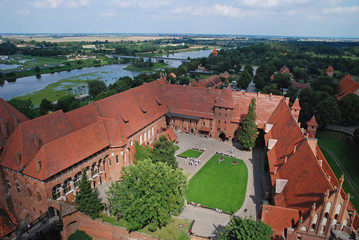 Fototapeta na wymiar Widok z wieży zamku w Malborku