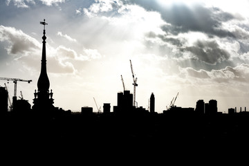 Fototapeta premium London city skyline with dramatic sunburst and clouds