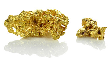 Goldnuggets aus Queensland/ Australien isoliert auf weißem Hintergrund