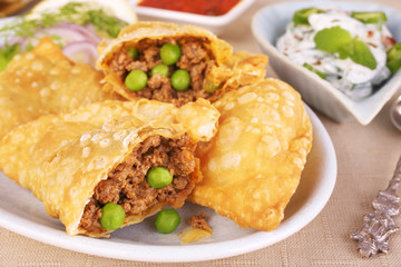 Samosas With Spicy Lamb