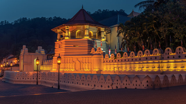 Sri Lanka: Temple of the Tooth (Sri Dalada Maligawa), Kandy  at night
