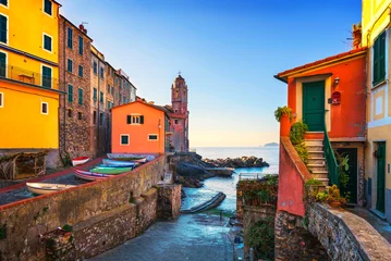 Fototapeten Tellaro Meer, Straße, Kirche und Boote. Cinque Terre, Italien © stevanzz