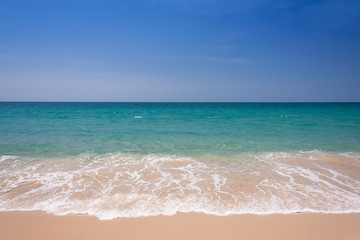 Fototapeta na wymiar Wave and blue sky at Andaman sea,thailand