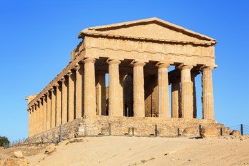 Obraz premium Temple of Concordia in the Valley of the Temples in Agrigento