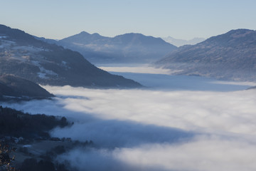 Fototapeta na wymiar Massif de Belledonne - Mer de nuages - Savoie.