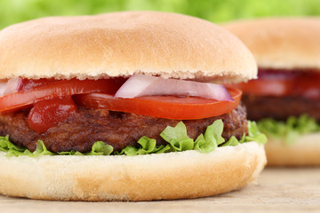 Hamburger Burger Closeup Nahaufnahme Fleisch Tomaten Salat