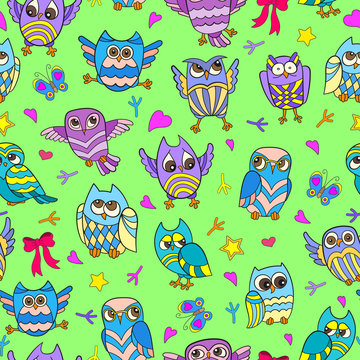 Seamless pattern with funny cartoon owls on a green background