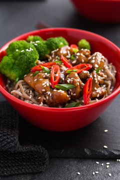 soba noodle with teriyaki chicken and broccoli