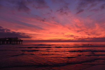 Sonnenuntergang Lido di Camaiore im Ligurischen Meer