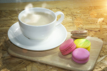 Fototapeta na wymiar colorful macarons and coffee