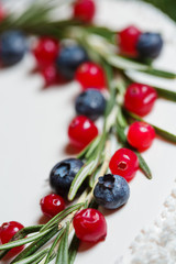 Naklejka na ściany i meble cranberry and blueberry on Christmas cake 