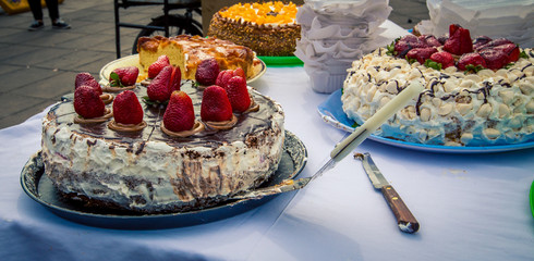 cake with strawberries
