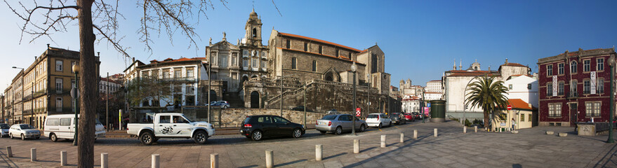 Portogallo, 26/03/2012: lo skyline di Porto, la seconda città più grande del Paese, con vista panoramica dei palazzi e degli edifici della città vecchia